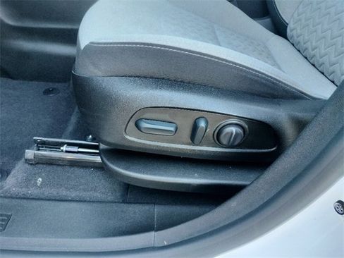 Used 2022 Chevrolet Equinox LT image 19