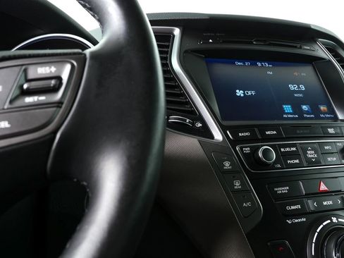 Used 2017 Hyundai Santa Fe Limited image 16