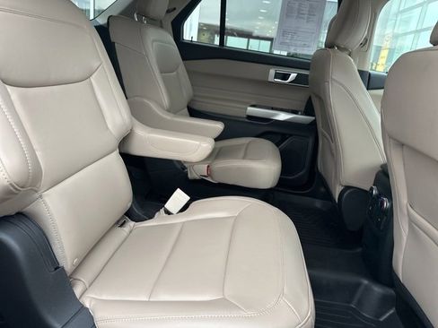 Used 2021 Ford Explorer XLT w/ Equipment Group 202A image 17