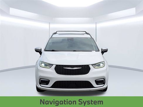 Used 2023 Chrysler Pacifica Limited FWD image 10