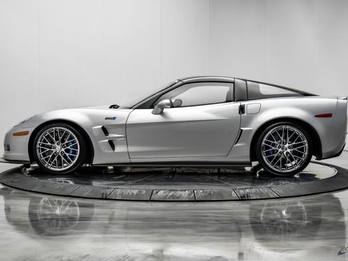 Used 2010 Chevrolet Corvette ZR1 w/ Preferred Equipment Group RWD image 7