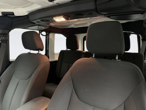 Used 2018 Jeep Wrangler Unlimited Sport image 10