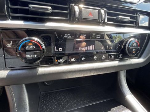 Used 2025 Nissan Pathfinder SV FWD image 17