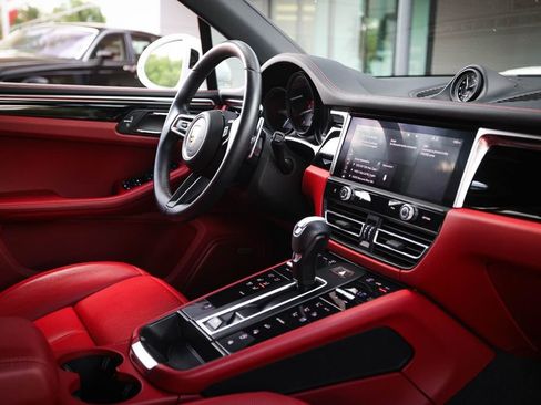 Used 2024 Porsche Macan image 45