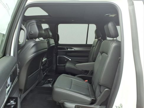 New 2026 Jeep Grand Wagoneer 4WD image 12