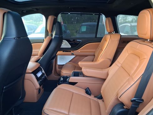 Certified 2023 Lincoln Aviator Black Label w/ Jet Package AWD/4WD image 6