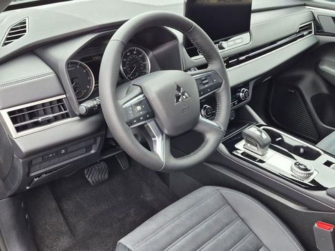 New 2026 Mitsubishi Outlander LE AWD/4WD image 11