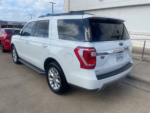 Used 2021 Ford Expedition XLT image 2