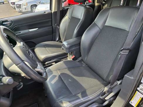 Used 2016 Jeep Compass Latitude AWD/4WD image 23