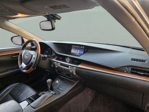 Used 2013 Lexus ES 300h w/ Luxury Pkg FWD image 27