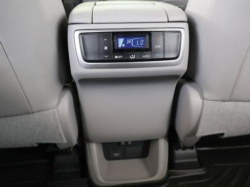Used 2017 Toyota Highlander Limited FWD image 46