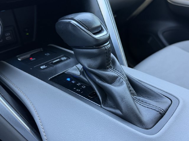 Used 2023 Toyota Venza LE AWD/4WD image 17