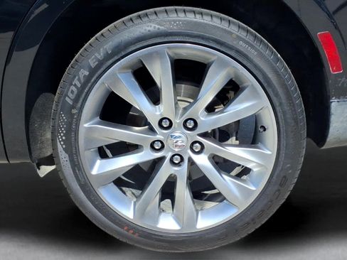 Used 2023 Buick Envision Avenir FWD image 3