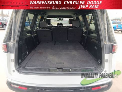 Used 2024 Jeep Wagoneer L Series II w/ Flexible Seating Group image 32