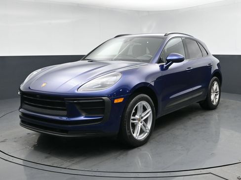 Used 2022 Porsche Macan AWD/4WD image 1