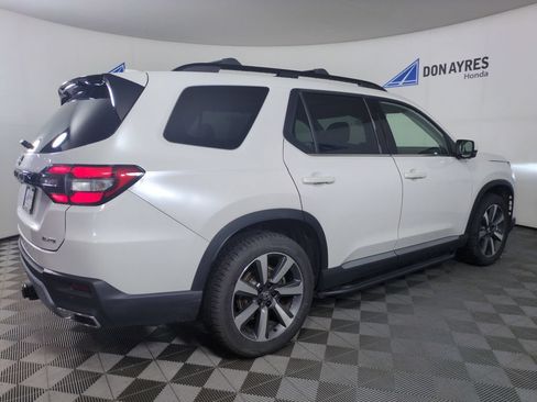 Certified 2025 Honda Pilot Elite image 9
