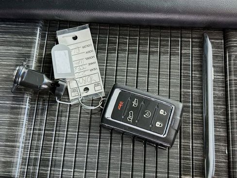 Used 2022 Jeep Wagoneer Series III w/ Premium Group I AWD/4WD image 36