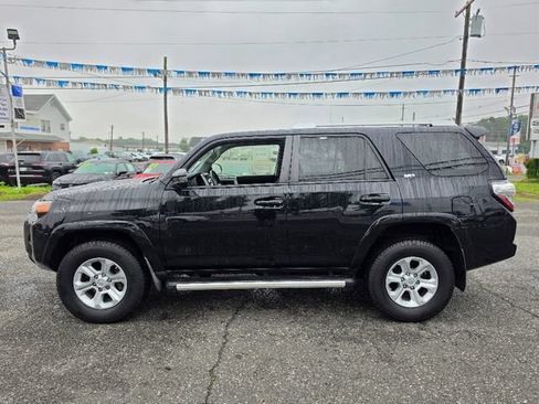 Used 2018 Toyota 4Runner SR5 AWD/4WD image 2