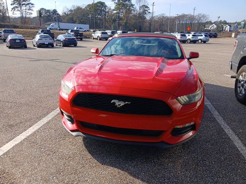 Used 2015 Ford Mustang Convertible image 1