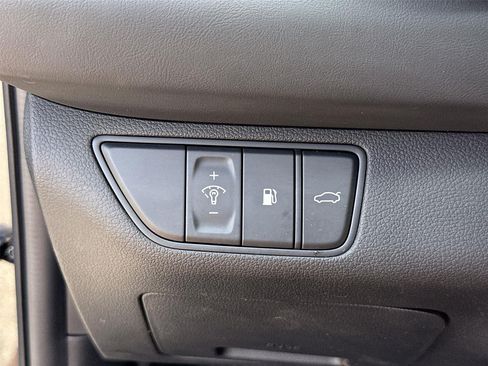 Used 2025 Genesis G70 2.5T AWD/4WD image 17