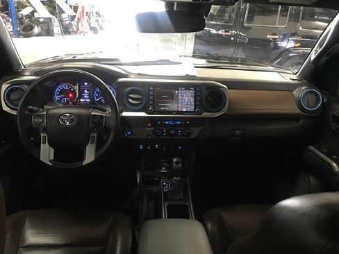 Used 2022 Toyota Tacoma Limited RWD image 15