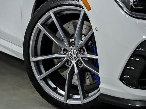 Used 2022 Volkswagen Golf R AWD/4WD image 4