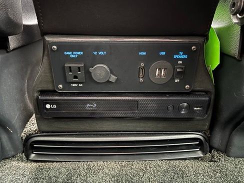 Used 2019 Mercedes-Benz Metris Passenger image 41