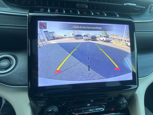 Used 2023 Jeep Grand Cherokee Limited image 33