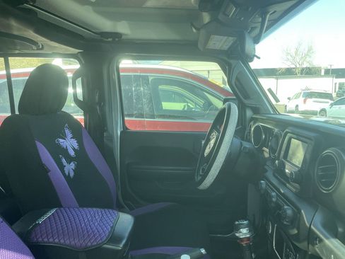 Used 2018 Jeep Wrangler Unlimited Sport image 4