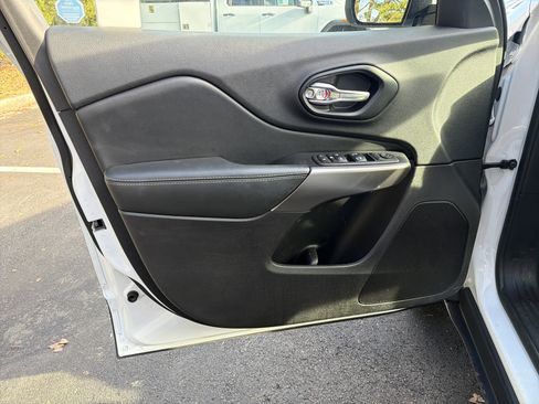 Used 2021 Jeep Cherokee Latitude Lux w/ Sun & Sound Group image 14