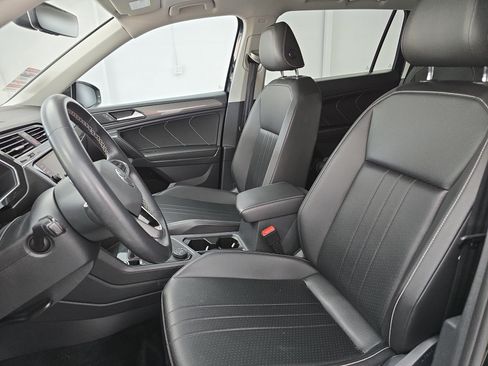 Used 2022 Volkswagen Tiguan SE w/ Panoramic Sunroof Package AWD/4WD image 15