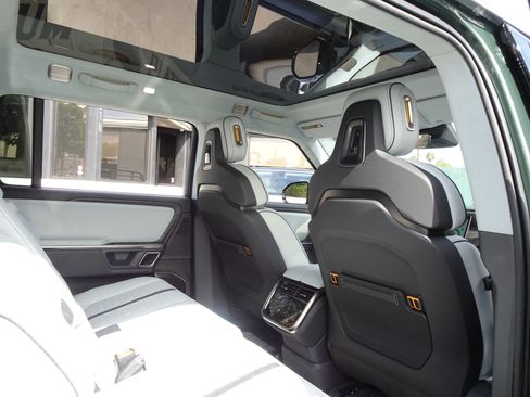 Used 2024 Rivian R1S Adventure AWD/4WD image 19
