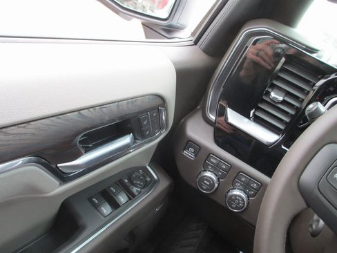 New 2026 GMC Sierra 1500 SLT w/ SLT Premium Plus Package image 17