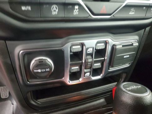 Used 2023 Jeep Gladiator Sport AWD/4WD image 18