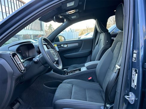 New 2026 Volvo XC40 B5 Ultra w/ Climate Package image 10