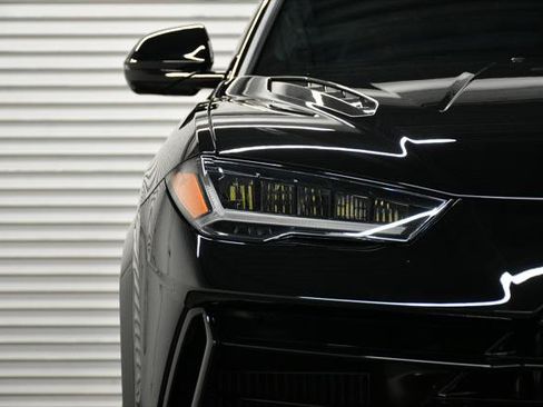 Used 2024 Lamborghini Urus Performante AWD/4WD image 32