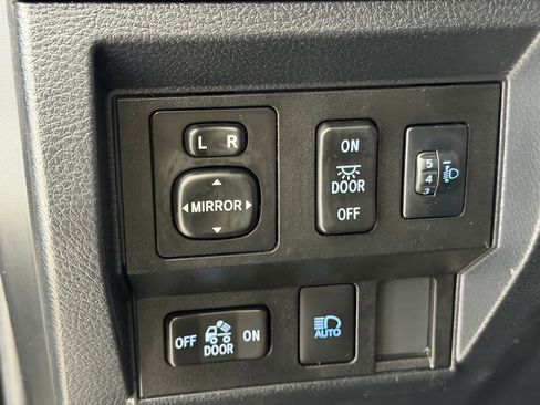 Used 2019 Toyota Tundra SR5 w/ SR5 Upgrade Package image 26