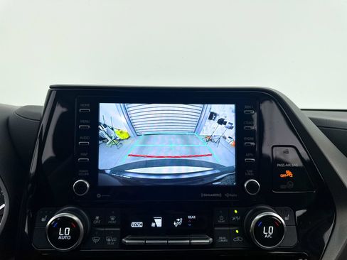 Used 2022 Toyota Highlander XLE FWD image 26