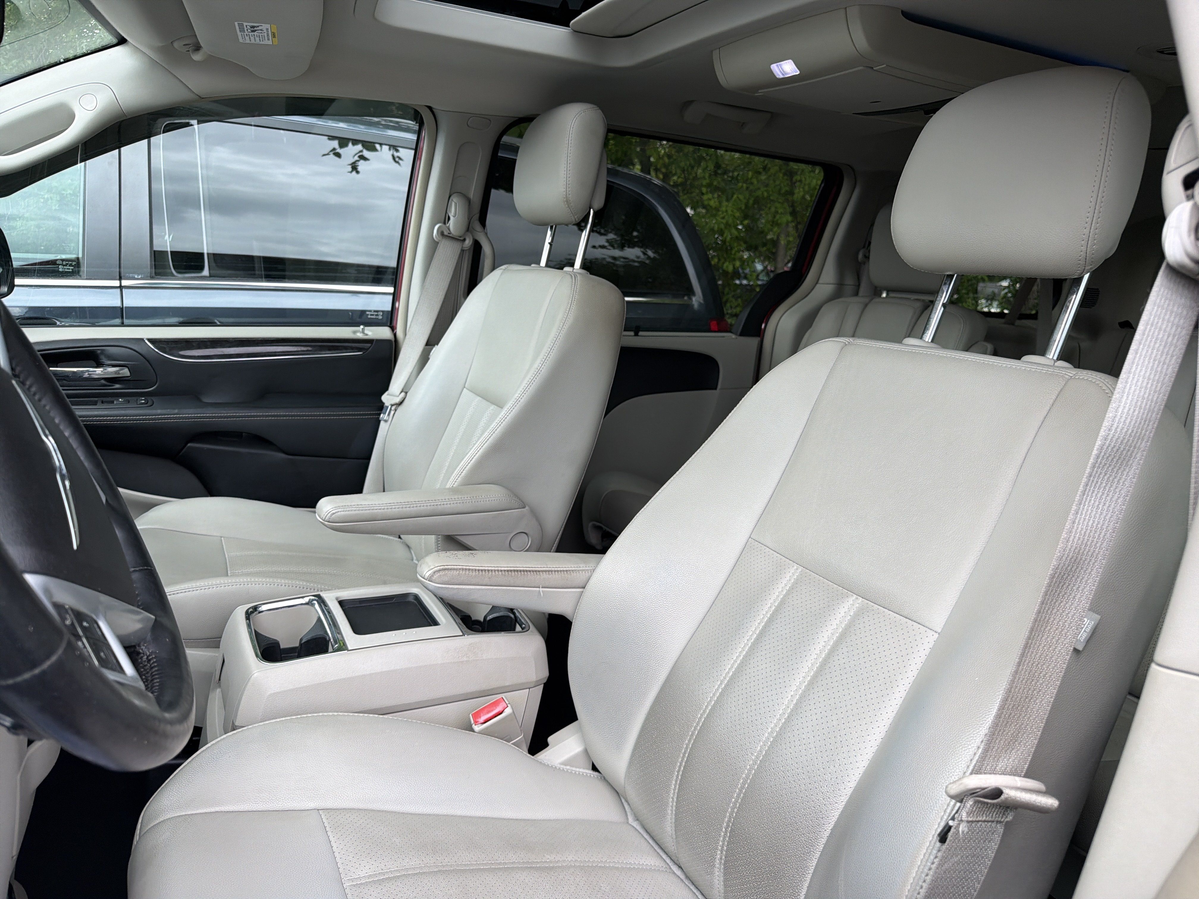 Used 2014 Chrysler Town & Country Touring-L w/ Driver Convenience Group FWD image 13