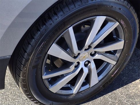 Certified 2024 Chevrolet Equinox LT w/ LPO, Floor Liner Package image 7