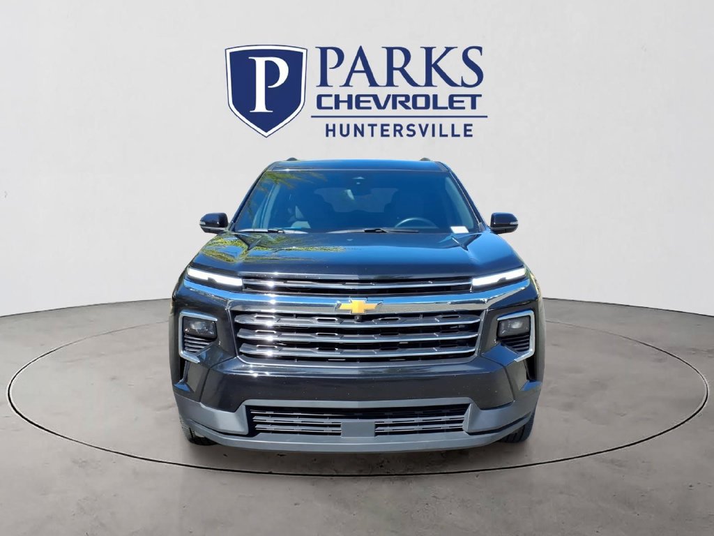 Used 2024 Chevrolet Traverse LT FWD image 2