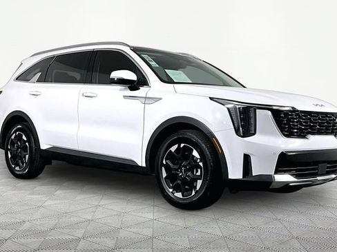 Certified 2026 Kia Sorento S w/ S Panoramic Sunroof Package FWD image 3