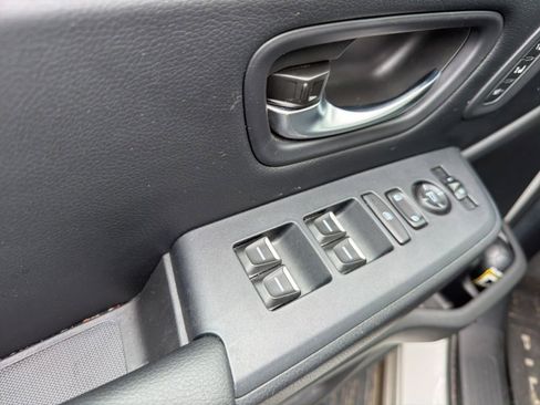 Used 2025 Honda Pilot Touring image 18
