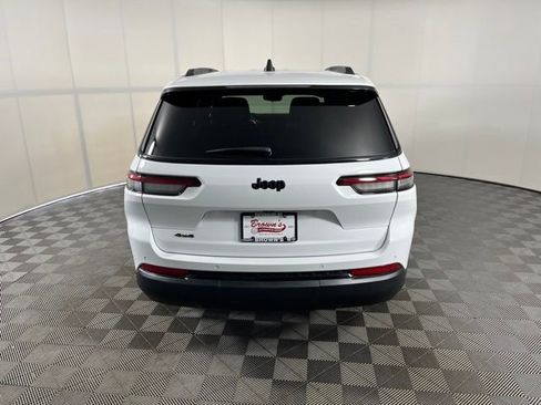 Used 2023 Jeep Grand Cherokee L Laredo image 6