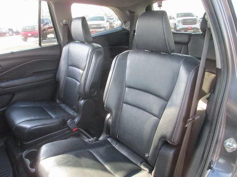 Used 2019 Honda Pilot Touring image 18