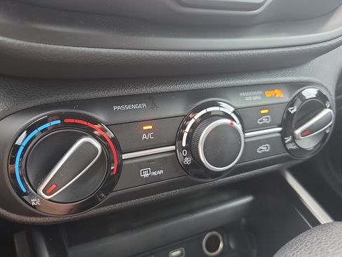 Certified 2025 Kia Soul LX w/ LX Technology Package FWD image 16