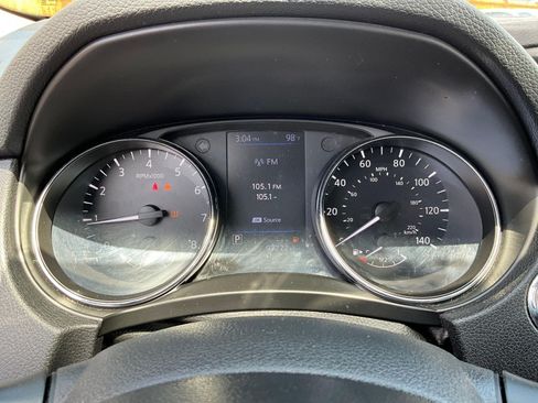 Used 2018 Nissan Rogue SV w/ Premium Package AWD/4WD image 12