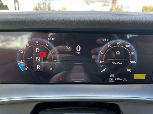 New 2025 Volkswagen Tiguan SE R-Line image 19