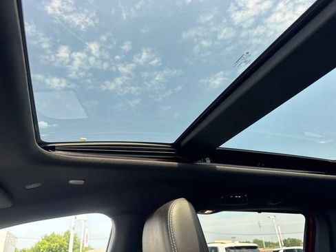 Used 2025 Chrysler Pacifica Limited FWD image 18