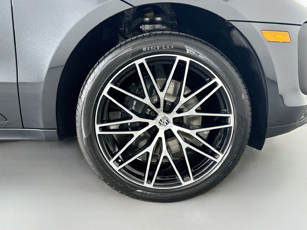 Certified 2026 Porsche Macan AWD/4WD image 33